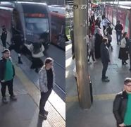 Momentul în care un agent de pază salvează în ultima clipă o femeie din fața tramvaiului. Videoclipul a ajuns viral